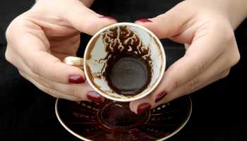 Как правильно научится гадать на кофейной гуще в домашних условиях: основные правила и подготовка